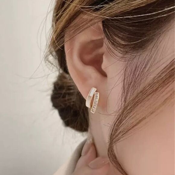 MINIMALIST GOLDTONE EARRINGS  - Picture 4 of 4